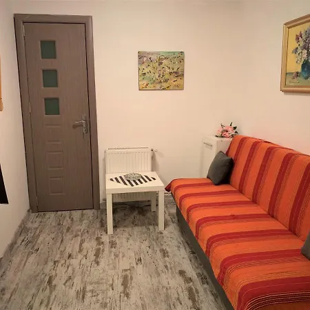 City Center- Huge Private Room Δωμάτια σε οικογενειακή κατοικία