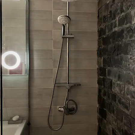 City Center- Huge Private Room Homestay Bucharest