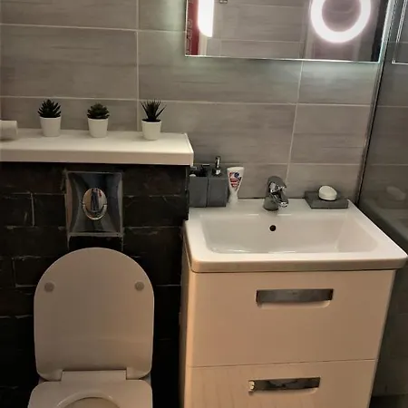City Center- Huge Private Room * Bucharest